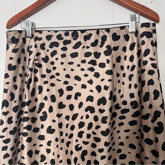 Unbranded Satin Leopard Print Midi Skirt Beige and Black Pull-on Size Large - Picture 2 of 4